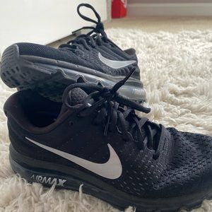 NIKE AIRMAX